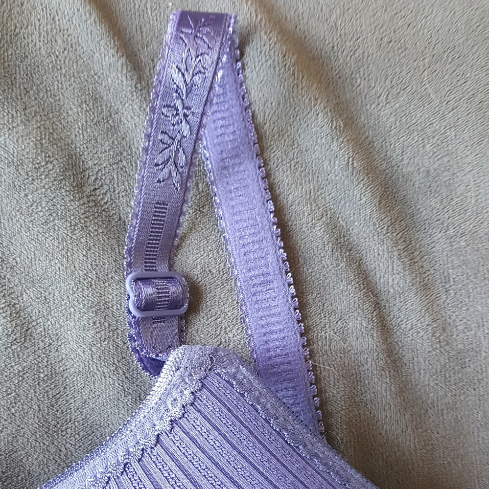 Purple‎ adjustable bra